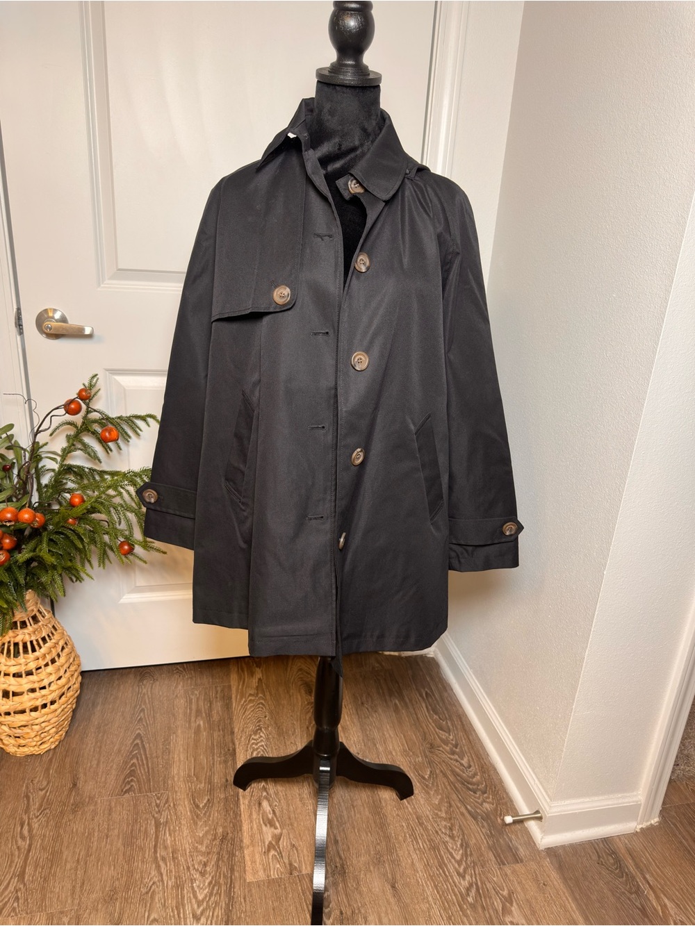 Black Women’s Classic Single-Breasted Raincoat